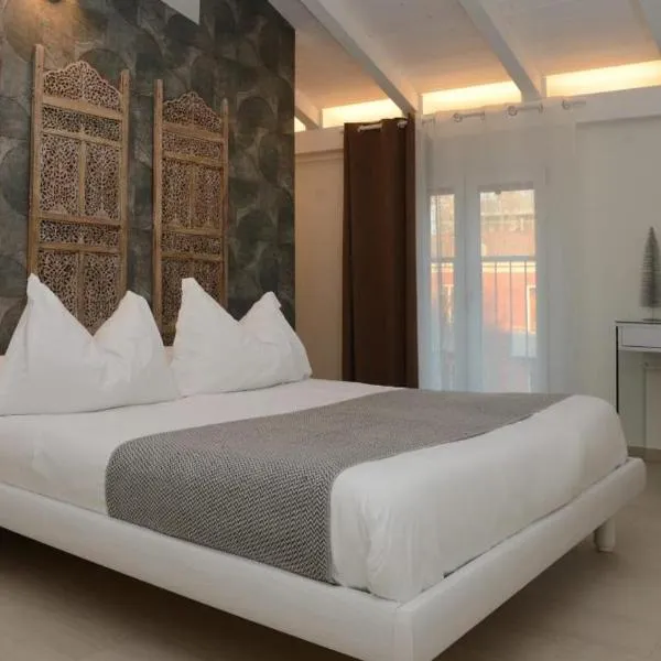 ROOMS,REGGIO AFFITTACAMERE con Bagno Privato, TV, Clima , Wi-Fi、レッジョ・エミリアのホテル