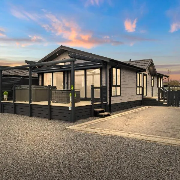 Arranview Lochside Pods & Lodges all with private Hot-tubs, hotel v destinaci Fenwick