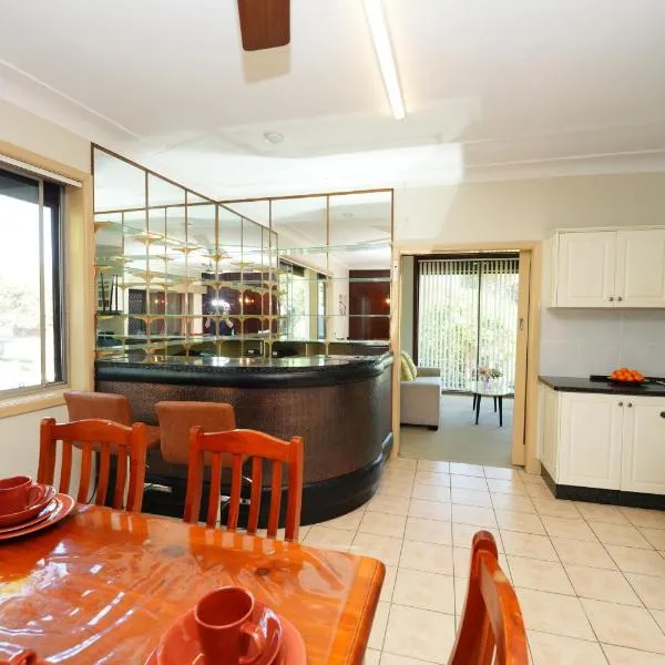 3BR House with Swimming Pool in Sydney, hotel v destinaci Sydney