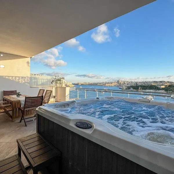 Jacuzzi Terrace Getaway with Valletta Views, hotel v destinaci Sliema