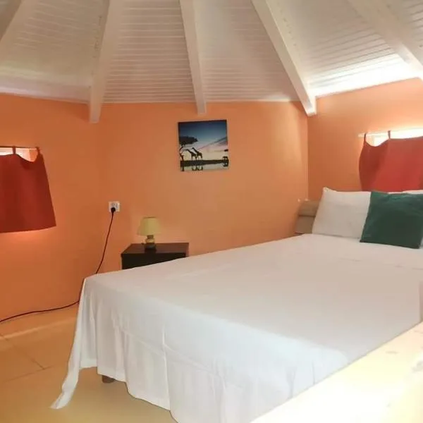 les gîtes de la belle fleur Bungalow hibiscus, hotel in Le Gosier
