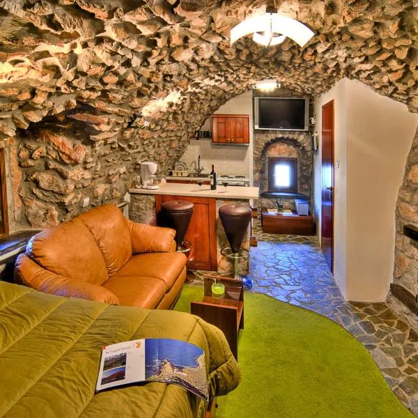 Avgonima All Seasons Hotel, hotel em Avgonyma