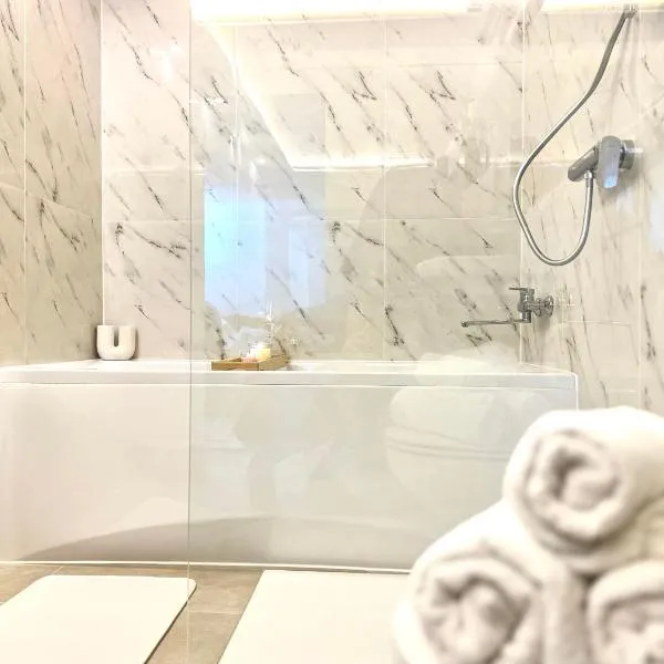 Ground Floor Apt with a Pool and Terrace, hotel v destinaci Pesnica pri Mariboru
