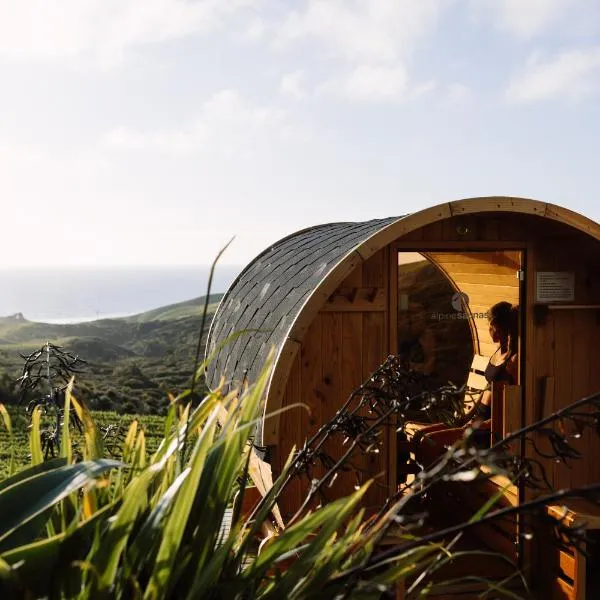 Barrique Studio with Sauna at Barrelled Wines Raglan, hotel in Raglan