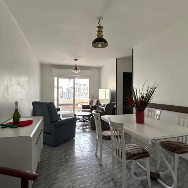 Aconchegante apartamento 2 dormitórios no centro com vaga - Foto 4