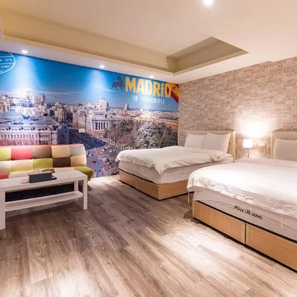 X Square, hotel in Luodong