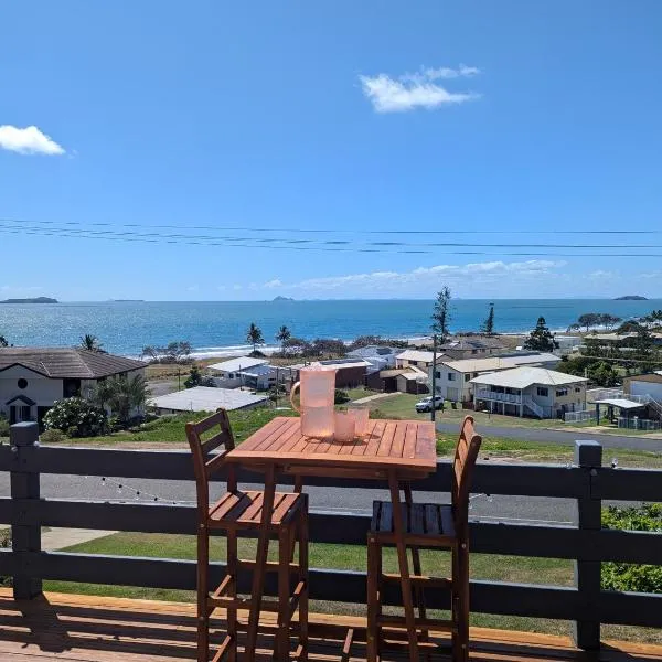 Newly renovated with ocean views, hotel in Emu Park