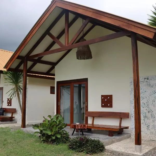 OUTSIDE bungalow, hotel in Sekongkang
