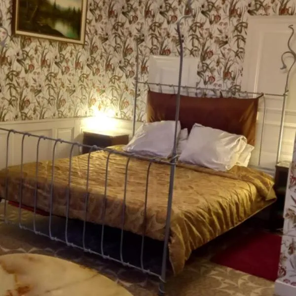 13 Bohemian Bienvenue B&B, hotel v destinaci Pontrieux
