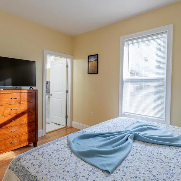 4BR Boston Apt - Pet Friendly & Free Parking, near MBTA Station 2331, hotel in Boston