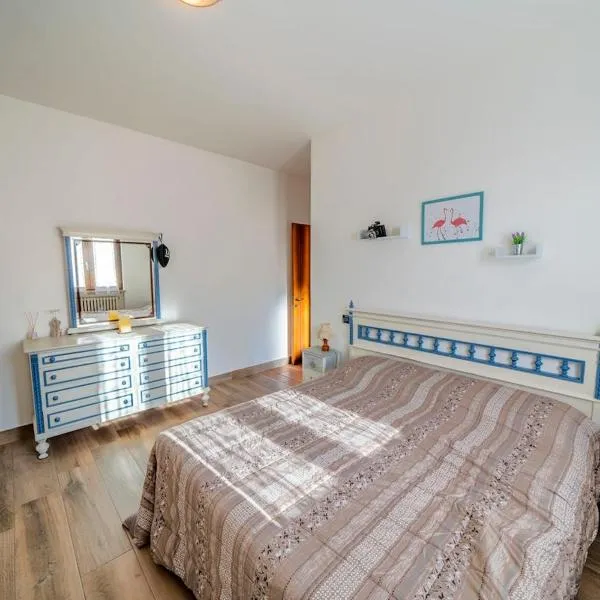 Appartamento a due passi da Gardaland con Wi-Fi veloce e aria condizionata, hotel in Ronchi