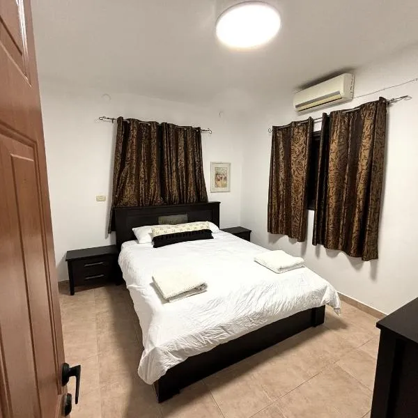 Vintage In Village, hotel v destinaci Dāliyat el Karmil
