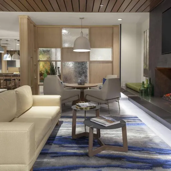 Fairfield Inn & Suites by Marriott Fort Collins South، فندق في فورت كولينز