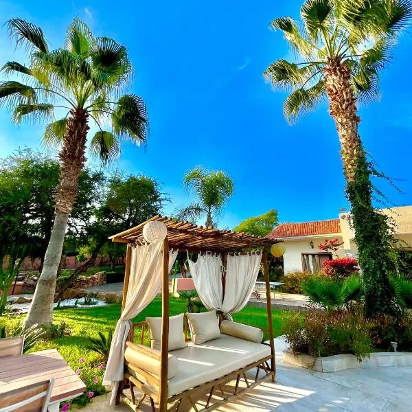 Villa blanche piscine chauffée, hotel v destinaci Agadir
