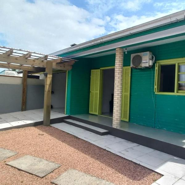 Casa de 4 Quartos, Próximo ao Mar Em Capão da Canoa