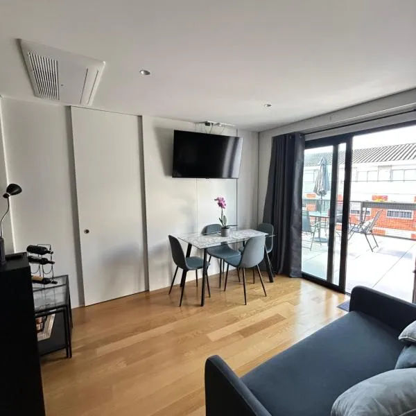 New apartment with large terrace in Matosinhos, hotel in Matosinhos