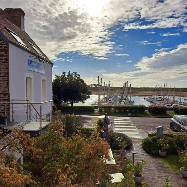 Hôtel Traiteur Les Ormes, The Originals Relais, hotel v destinácii Barneville-Carteret