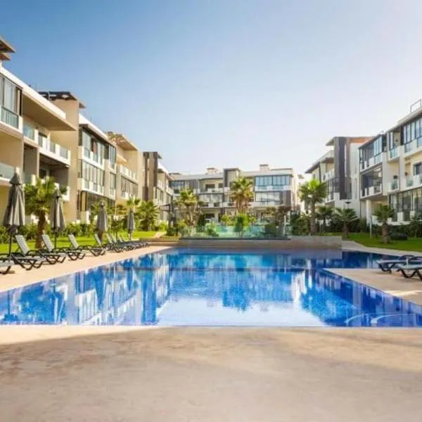 Apartment in Dar Bouazza with Pool, Gym & Kids Playground, hotel in Dar Bouazza