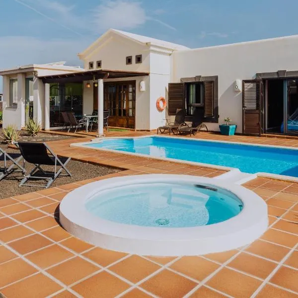 Villa Marina Deluxe & Spa Pool, hotel en Playa Blanca