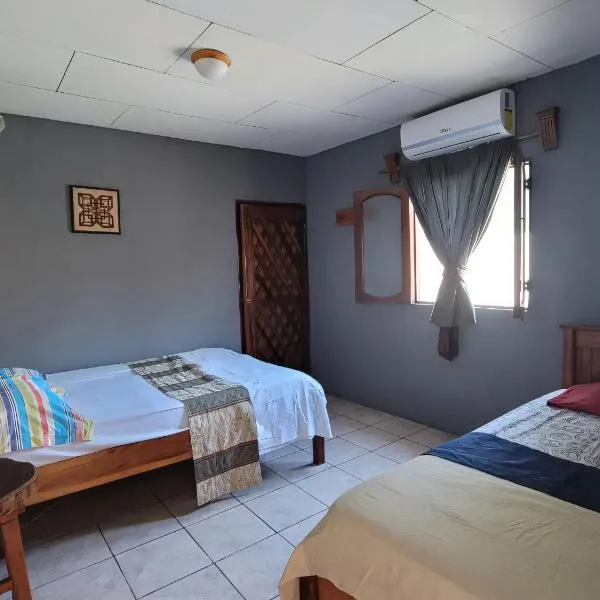 Ometepe House, hotel u gradu Mojogalpa