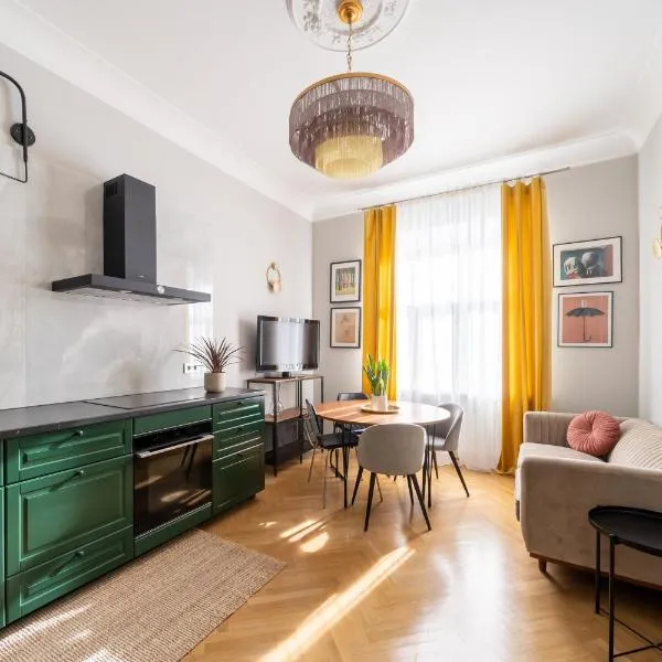 Luxury Design 2BR Apartment cozy stay for 5, hotel a Riga
