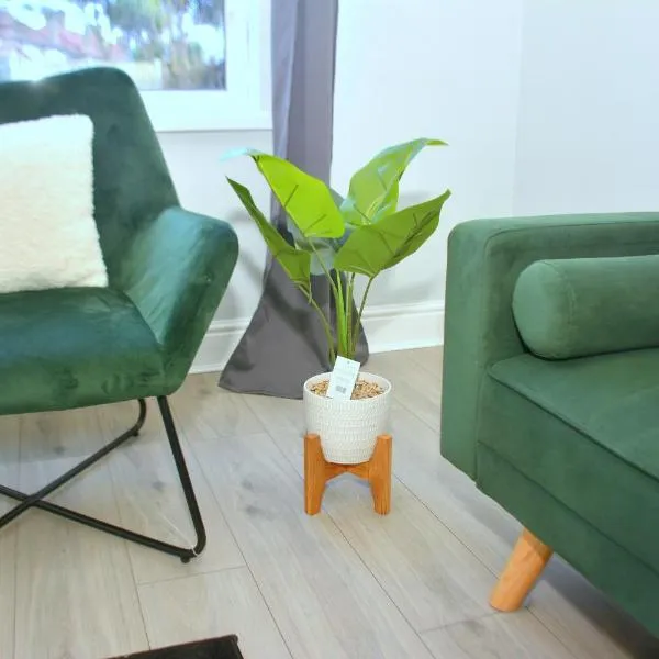 Tranquil Stays at 3 bedroom House in Dagenham, hotel v destinaci Dagenham