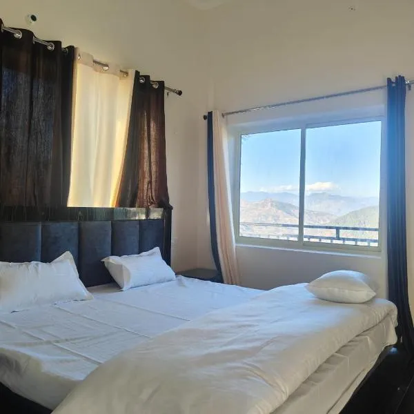 Happy Homestay And Rooftop cafe, hotel v destinaci Chamba