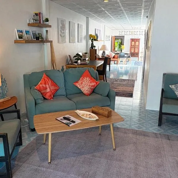 Coral Cottage Beach House @ Phang Nga, hotel v destinaci Thai Muang