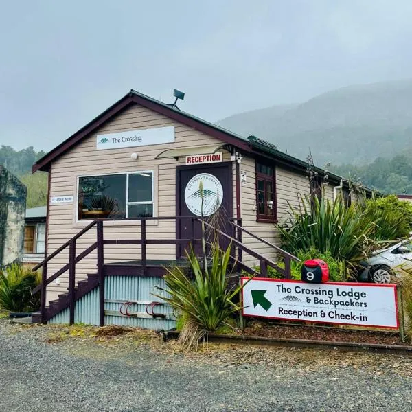 The Crossing Lodge & Backpackers, hotel v destinaci National Park