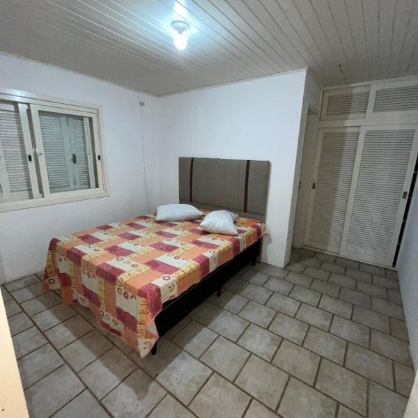 Casa 4 dormitorios 1 quadra da praia - Foto 5