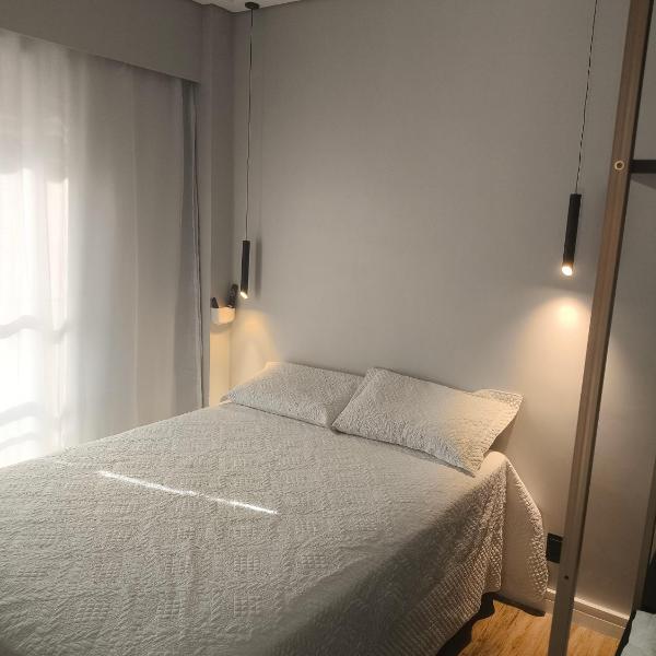Belíssimo AP 2 quartos com suíte , piscina e vaga de garagem no coração do RJ - Foto 2
