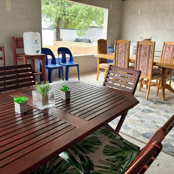 Rural Villa Guesthouse, hotel di Naledi