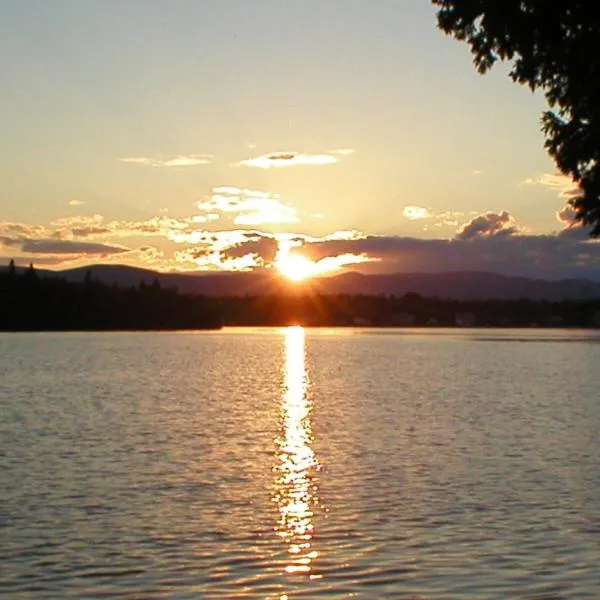 Le Chalet Relax du Lac St-Tite, hotel v destinaci Saint-Tite-des-Caps