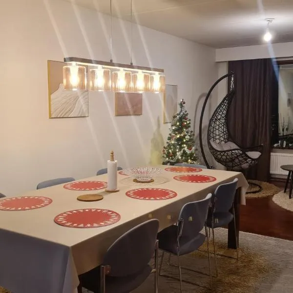 3-bedroom lake view and near center apartment with sauna, hotel em Lahti