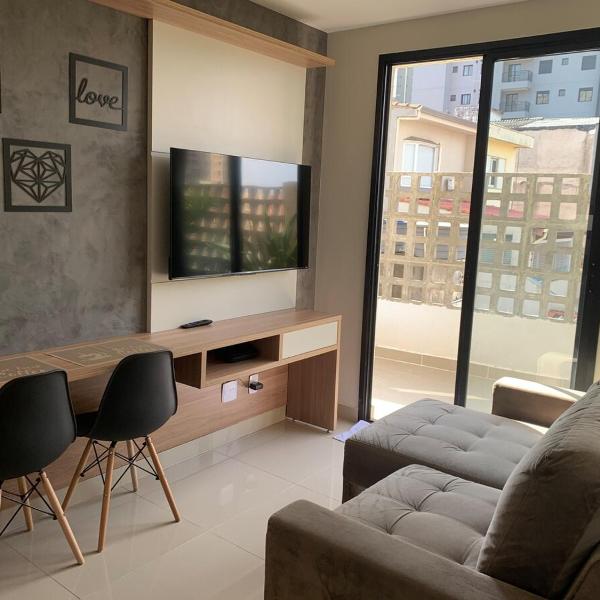 Apto com varanda e ótima localização - Foto 5