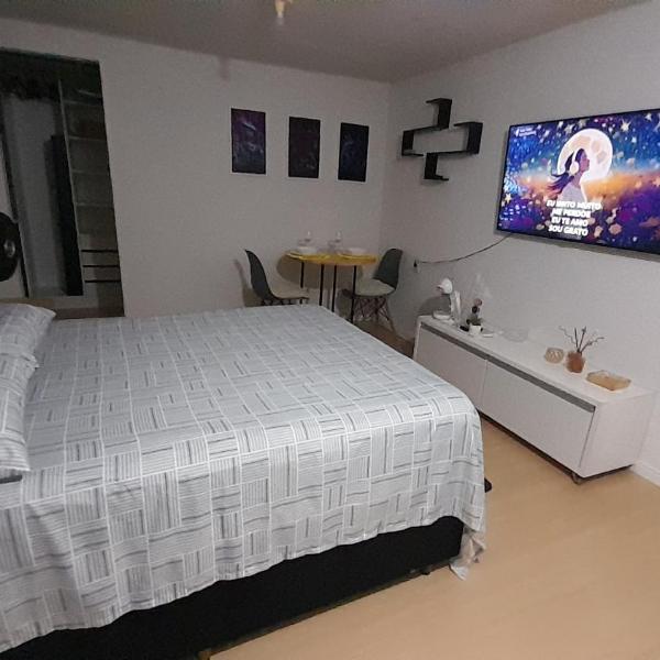 Estúdio Completo a 9min da Praia Central - WiFi e Ar Condicionado
