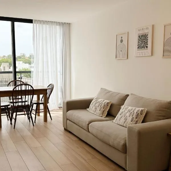 Depto Florencia 305 - Depto Zona Güemes Edificio Maires Urbano Para 4 PAX Con Cochera - Hola Sur, hotel in Mar del Plata