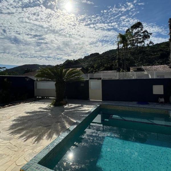Casa piscina com hidromassagem