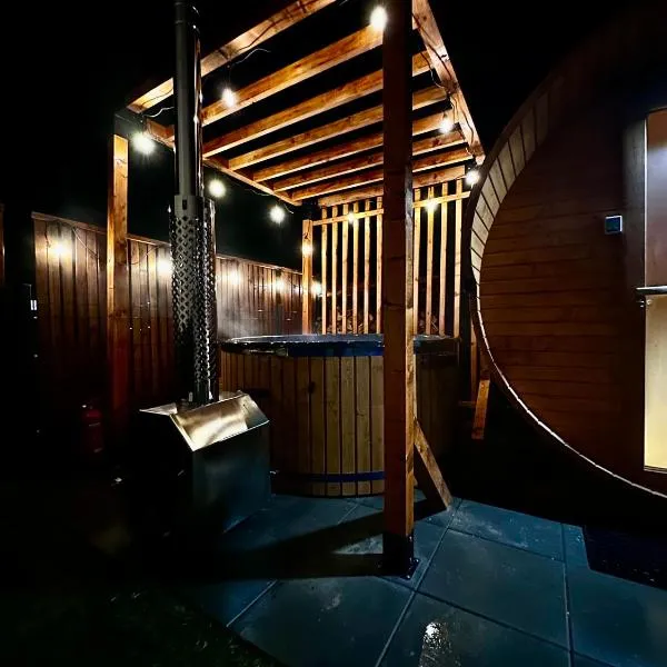 Apartament Pod Wzgórzem z Sauną, Jacuzzi i Basenem, hotel in Kudowa-Zdrój