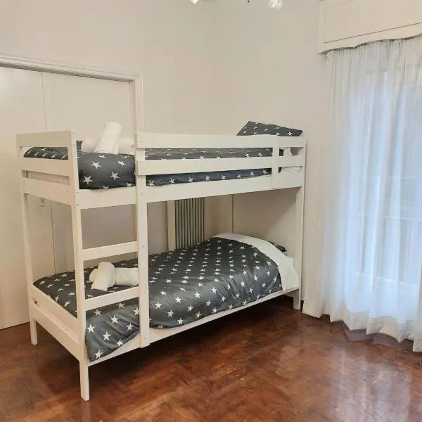 एथेंस में, होटल 3beds in prv room 5' from metro
