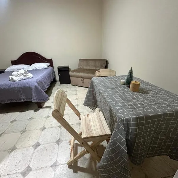 MavHouse, garzonier céntrico y acogedor, a pocas cuadras del mercado central y la plaza principal, hotel v destinaci Tarija