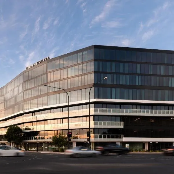 Crowne Plaza Adelaide Mawson Lakes by IHG、アデレードのホテル