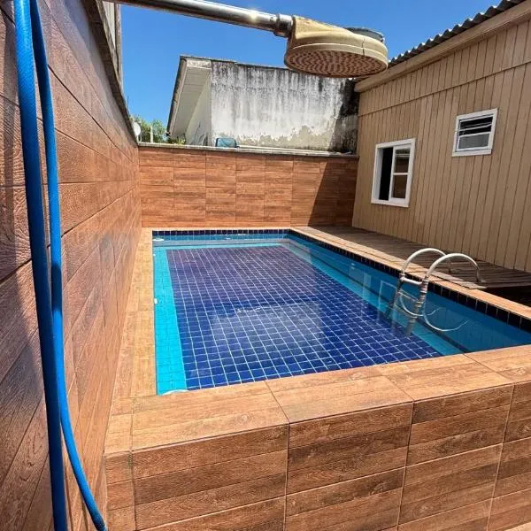 Casa com piscina próximo a Meia Praia, Itapema-SC, hotel in Itapema