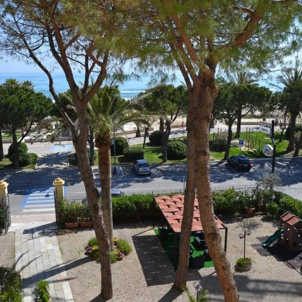 Hotel Quattro Palme, hotel Tortoreto Lidóban