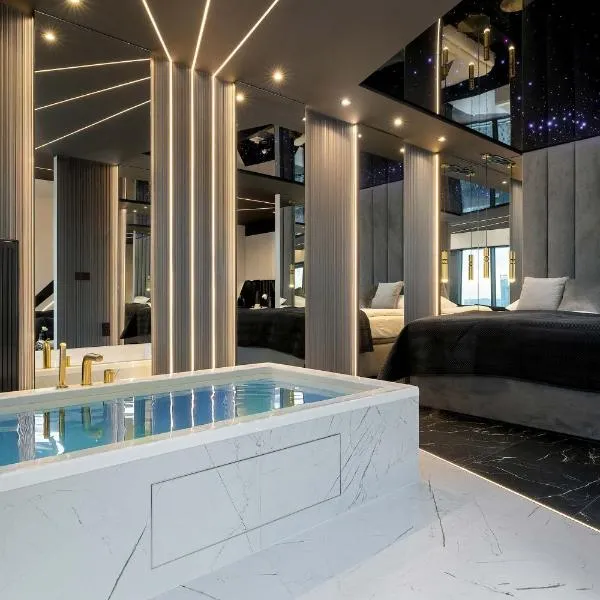 Luksusowe, Klimatyzowane Studio w Centrum Katowic z Pięknym Widokiem na Miasto, Wanną z Hydromasażem, Biurkiem i Parkingiem by Renters Prestige, hotel in Katowice