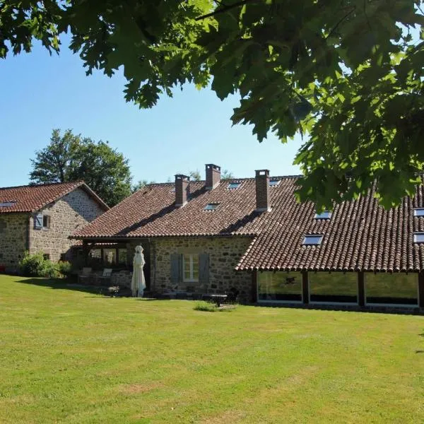 La grande foret, hotel in Saint-Jouvent