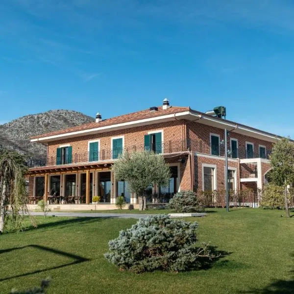 Porta e Alpeve, hotel v destinaci Gradec
