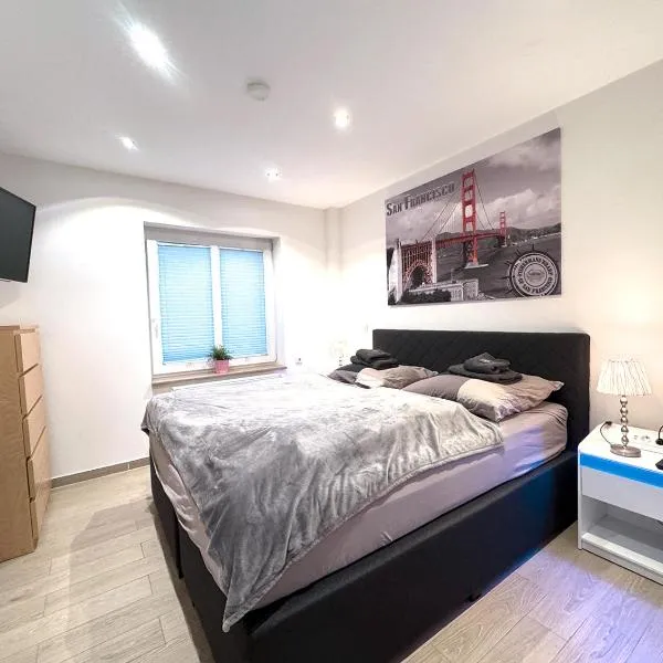 Ferienwohnungen Arp "2D" mit Terrasse und Parkplatz, hotel in Itzehoe