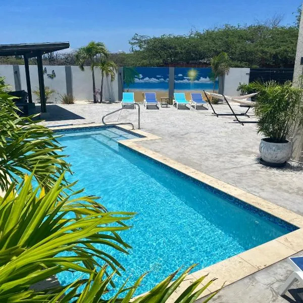 Beautiful luxury villa with private pool, hotel en Palm-Eagle Beach