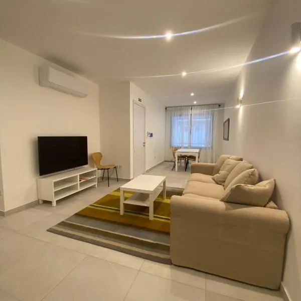 Swieqi Malaika New Apt 8, hotel in Is-Swieqi